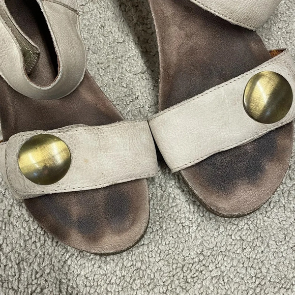 Taos Women's Carousel Wedge Sandal Color Stone Size EU 39 distressed leather - Picture 4 of 12